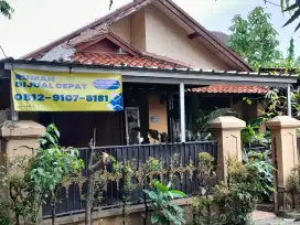 Rumah plus 4 kios jakarta Selatan