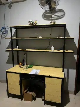 Meja custom tinggkat