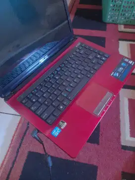 Asus A43s
Core i5 - 2450M
Nvidia 2gb
Ram 4gb
Hdd 500gb