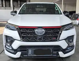 Baru 50rb Km Gres Toyota Fortuner 2.4 VRZ TRD A/T ( Matic ) 2021 Putih