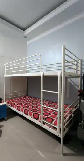 Tempat tidur tingkat IKEA type SVARTA ukuran 90x200cm
