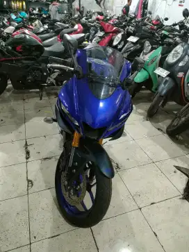 Yamaha R25  250 cc 2024 biru