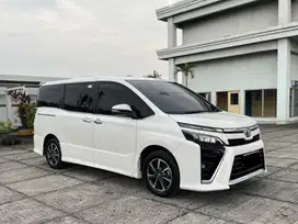 TOYOTA VOXY 2.0 2018