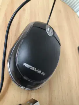 Mouse Merk Advance Warna Hitam