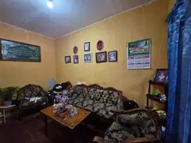 Rumah Strategis 4 Kamar di Warung Jati Timur – Dekat Halte & Stasiun!