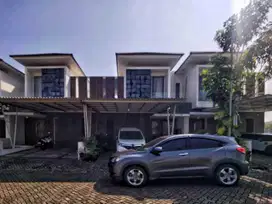 Rumah dengan view danau