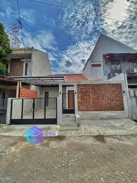 RUMAH MINIMALIS INDUSTRIAL 1.5 LANTAI DALAM KOMPLEK DEKAT LAZUARDI