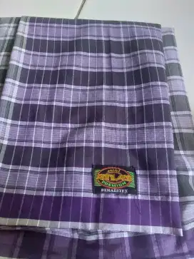 Sarung atlas motif kotak