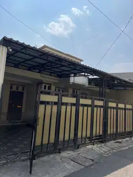 Dijual rumahbbagus siap huni akses mobil di Condet