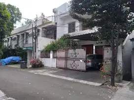 Rumah dijual di Gandaria Kebayoran Baru Siap Huni Lokasi Strategis