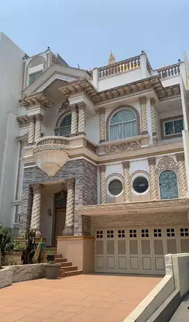 RUMAH STYLE DAVINCI 2.5 LANTAI JUAL  DI MEDITERANIA BOULEVARD PIK 1