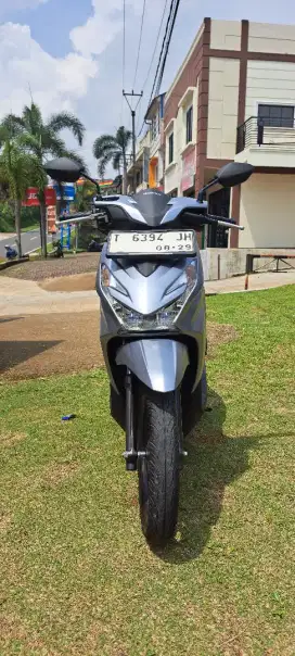 HONDA BEAT IDLING STOP TAHUN 2024 warna silver
