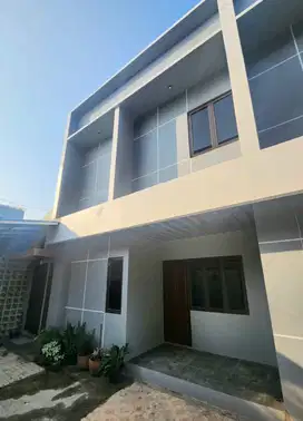 Rumah Baru 2 Lantai Dikontrakan