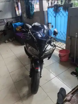 YAMAHA R15 V2 2015