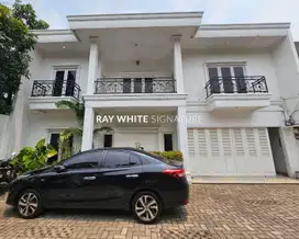 Dijual Rumah Mewah di Jl. Lebak Bulus IV