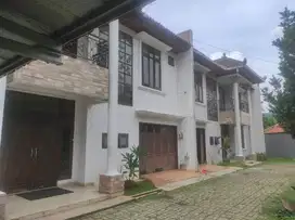 Dijual Komplek Townhouse dengan 4 rumah besar di cilandak Jaksel