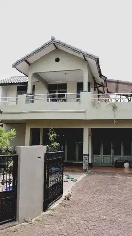 rumah lama yg masih bagus dan lokasi yg strategis