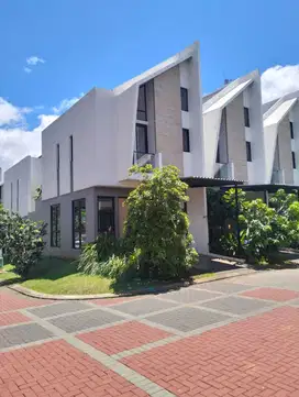 DIJUAL RUMAH DI PROVENCE SUITE BSD CITY (HOOK)