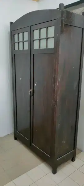 Lemari kayu jati kondisi baik