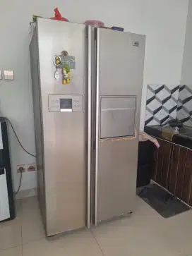 Kulkas LG  2 Pintu Side by side