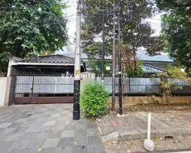 Dijual Rumah Strategis Kebayoran Baru, Jl. Lamandau Raya