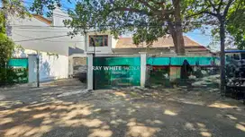 Dijual Rumah Strategis cocok untuk Usaha di Darmawangsa Raya