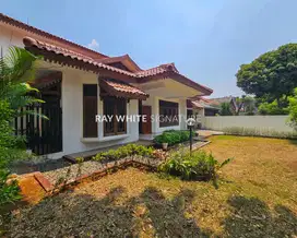Dijual Rumah Kebayoran Baru, Strategis, Kotak, di Jl. Lamandau IV