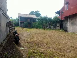 Rumah di jalan raya dekat pusat ekonomi tugu Cimaung