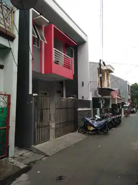 Rumah 2.5 lantai Jakarta Pusat Rp 2,25 M