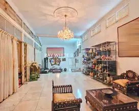 Dijual Rumah Lama Area Komersil di Jl Wijaya 1 Kebayoran Baru