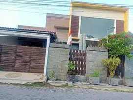 Rumah Strategis 6 Kamar Tidur di Gresik Kota