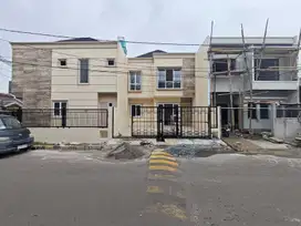 Rumah 2 Lantai Baru di Sektor 7A Gading Serpong