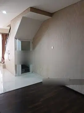 DISEWAKAN. Rumah Layar Permai 4x12, 2 lantai.