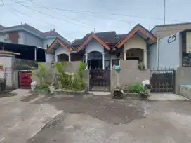 Dijual Rumah, tanah kosong/warung + 3 unit studio Kost di Jimbaran