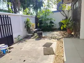 rumah depan puskesmas dekat jalur lrt TDK.banjir amam