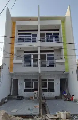 TAMAN RATU, DIJUAL RUMAH BARU 4,5 X 20 JALAN 2 MOBIL, DEKAT KBN JERUK