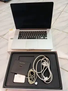 Macbook pro 15.4 inch 8/256