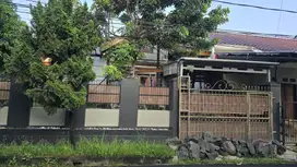 Rumah Tua Hook Selatan Murah Hitung Tanah di BSD Griya Loka