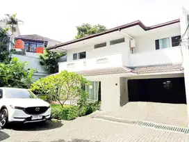 Di sewakan rumah bagus dn mewah di kemsng uttara jaksel