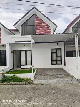 RUMAH MEWAH DEKAT UMM SIAP HUNI