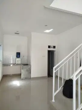 Rumah baru 2 lantai murah dan cantik dekat JIS