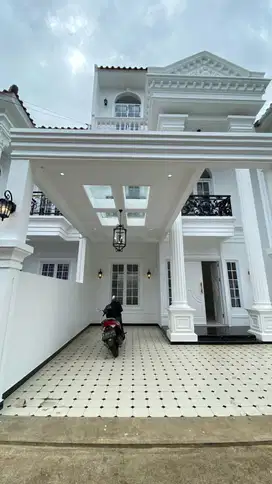 TERMEWAH! RUMAH EROPA CLASSIC STRATEGIS DI KRANGGAN CIBUBUR