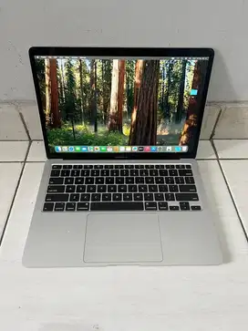 Macbook air 2020 i3 8/256Gb
