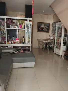 Termurahh Jual Rumah di Green Lake City 4x15 semi furnish