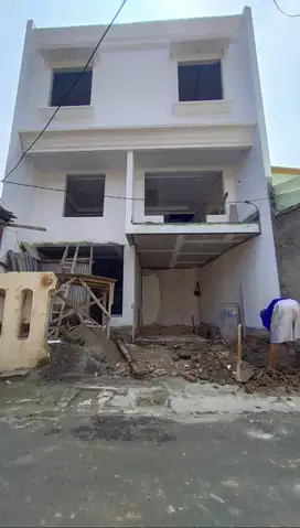 DIJUAL CEPAT Rumah baru 3 Lantai Mezanin di Poltangan jakarta Selatan