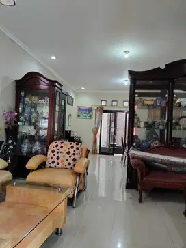 Rumah 2 Lantai Siap Huni Furnish di Taman Kopo Ketapang