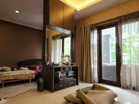 Rumah hook 2 Lantai Depan Taman di Cluster de Latinos BSD City