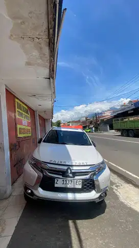 Low Km ! Mitsubishi Pajero Sport Dakar 2.4 Automatic Diesel Putih 2019