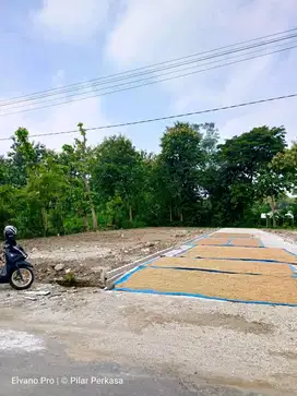 TANAH KAVLING DEKAT LAPANGAN NONGKODONO KAUMAN