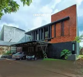 Rumah Cantik Siap Huni Dilengkapi Dengan Swimming Pool Di Sek 9